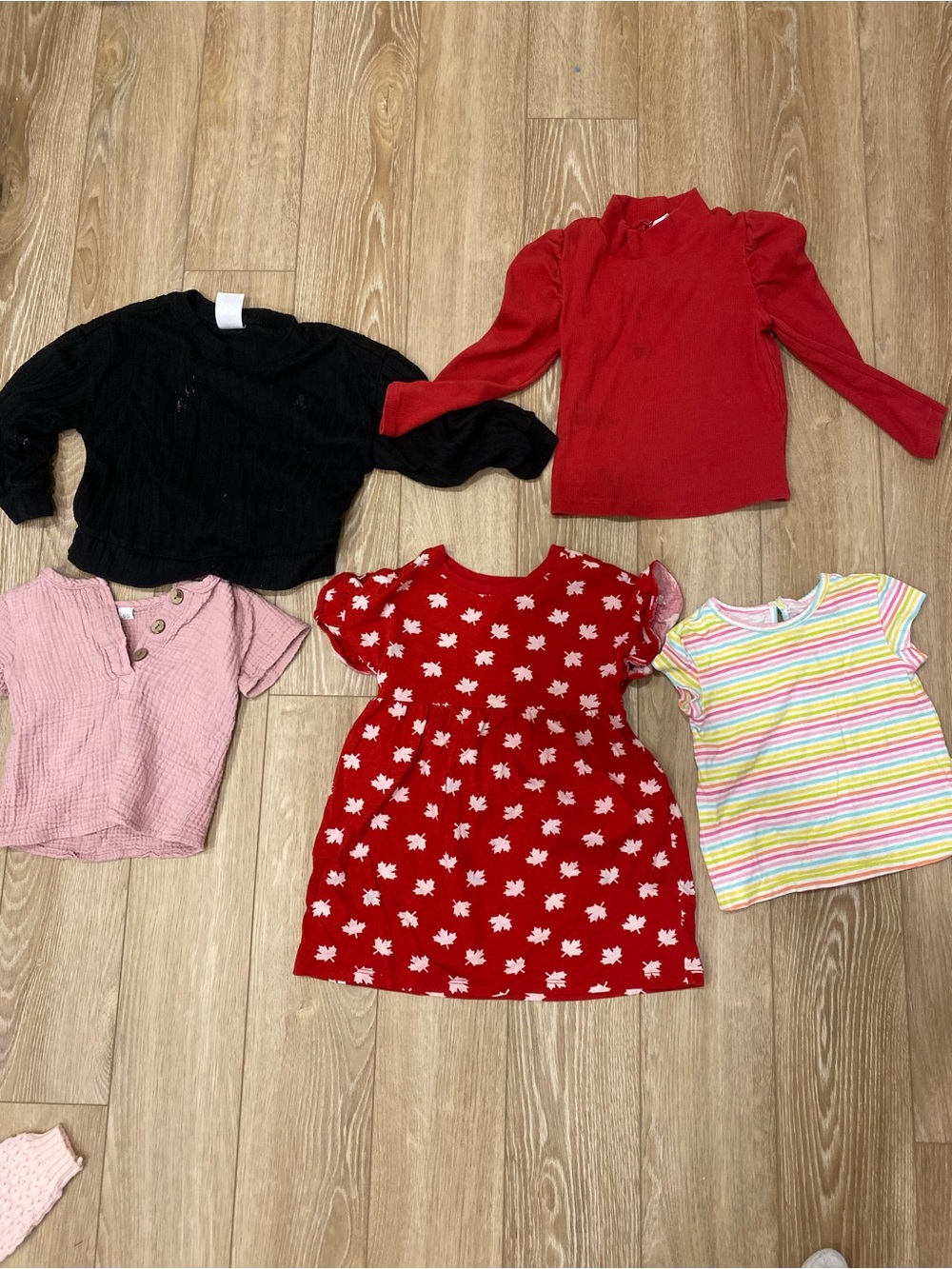 4 piece bundle shirts Old Navy Maple Leaf Print Dress Girls 2T Red & Black